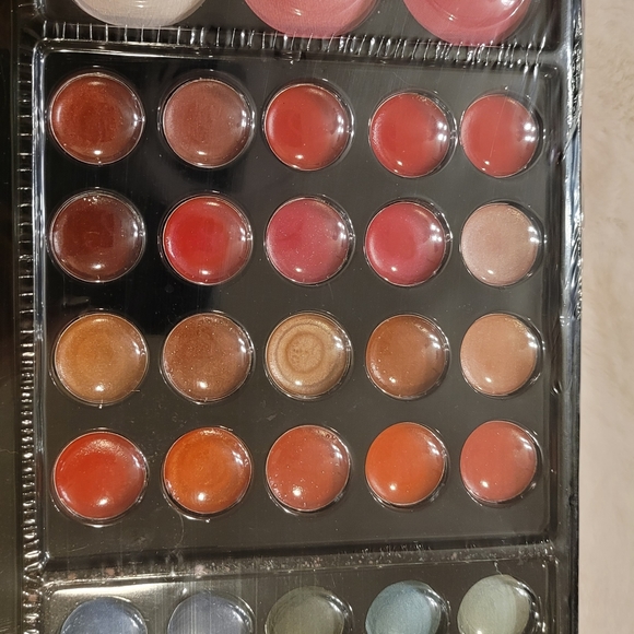 Jasmine La Belle Cosmetics New In Box 52 Piece Cosmetic Gift Set - Picture 9 of 11